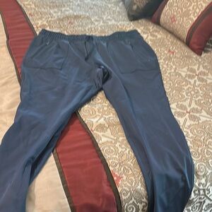 Magellan Outdoors Women's Blue Capris